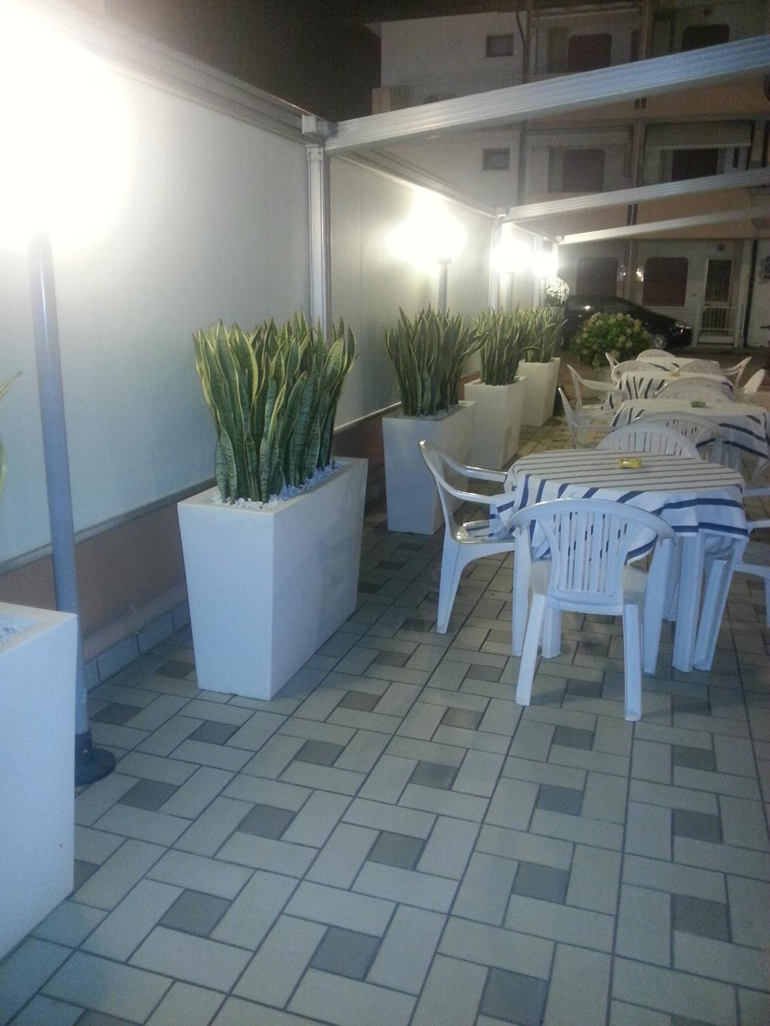 Hotel Europeo Sottomarina Bagian luar foto