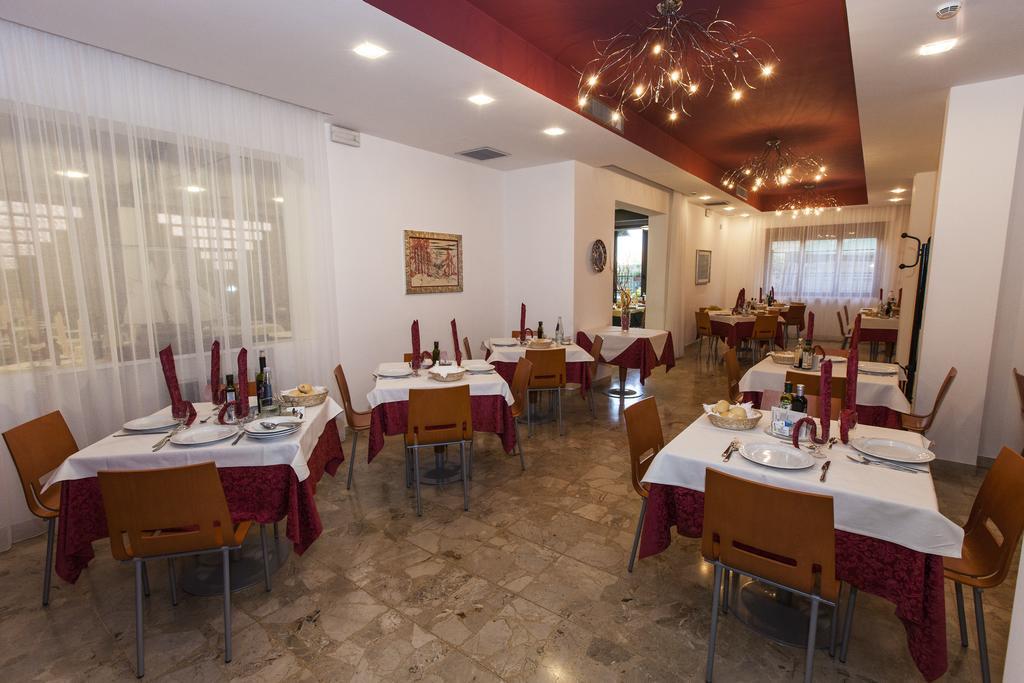 Hotel Europeo Sottomarina Bagian luar foto